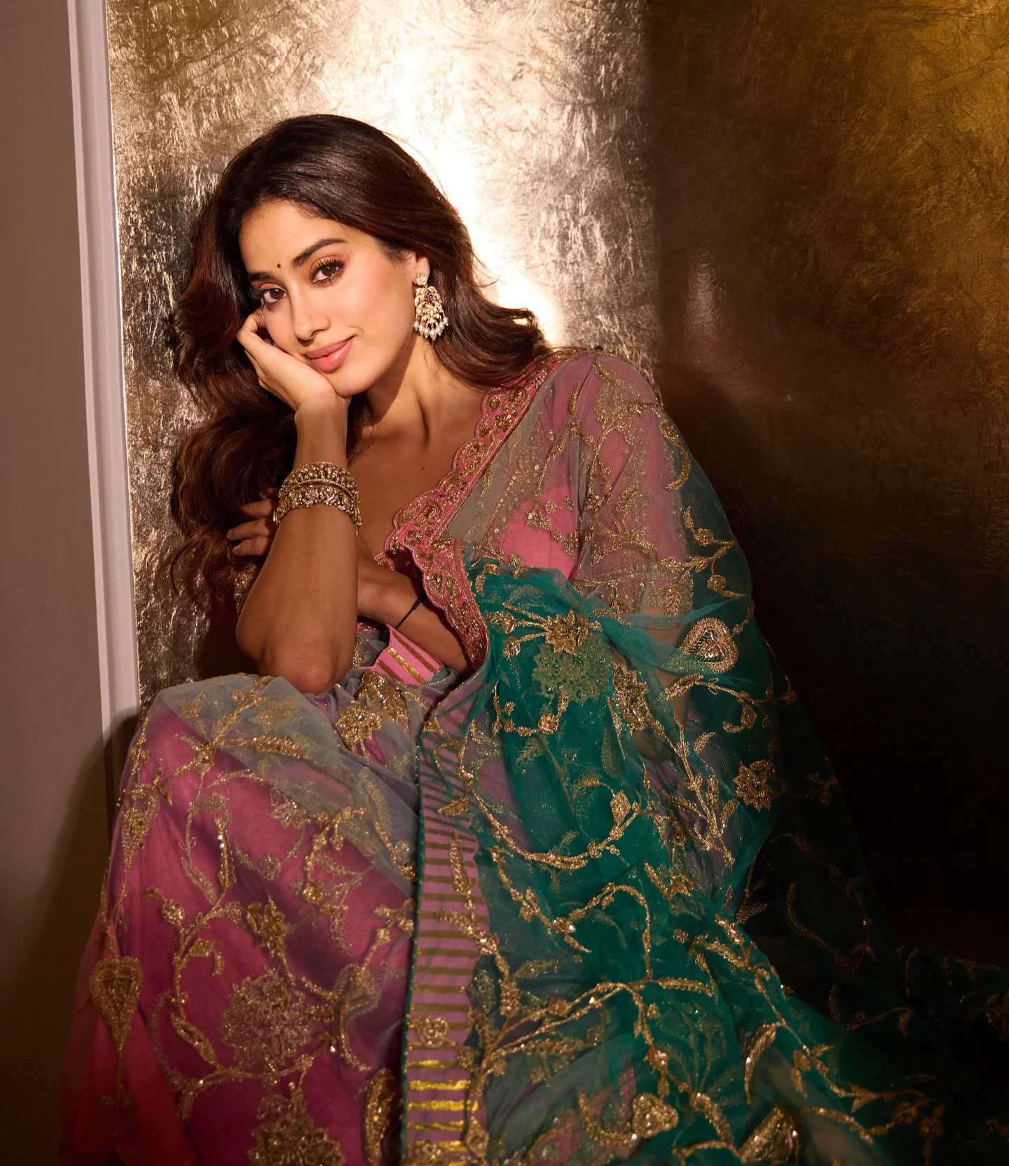 Janhvi Kapoor Mesmerizing Looks in Saree for Diwali