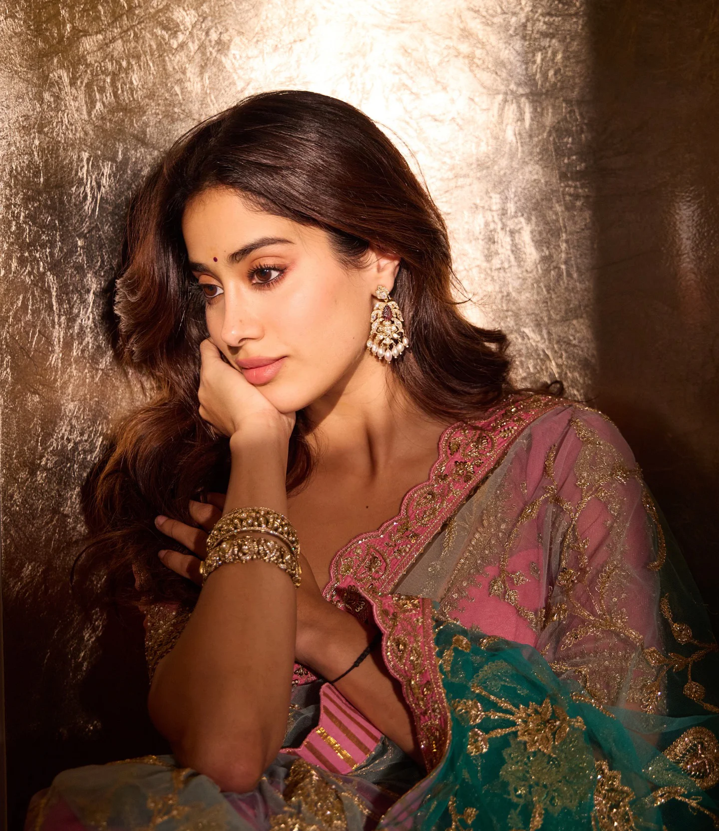 Janhvi Kapoor Mesmerizing Looks in Saree for Diwali