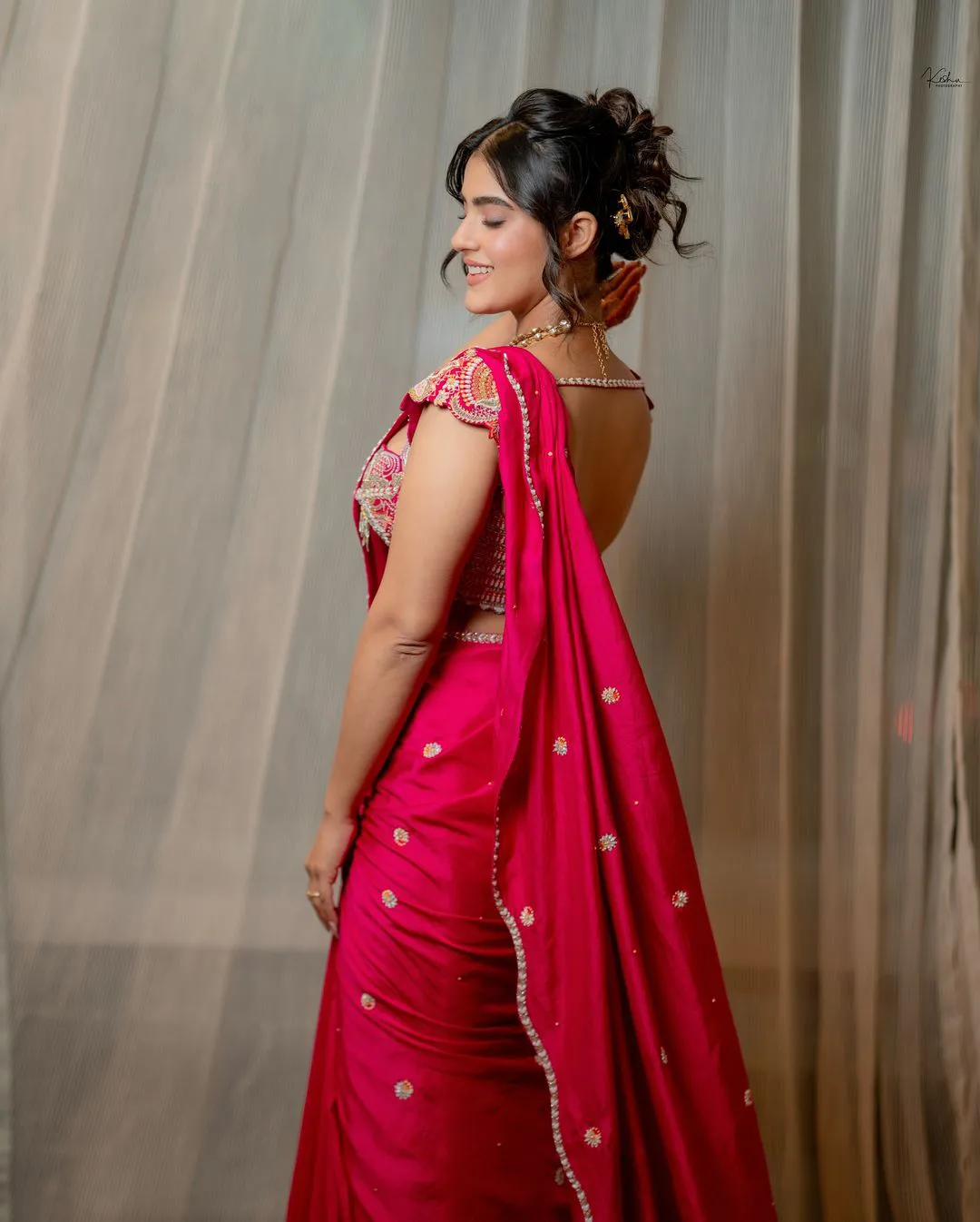 Kavya Thapar Stunning Looks in Saree