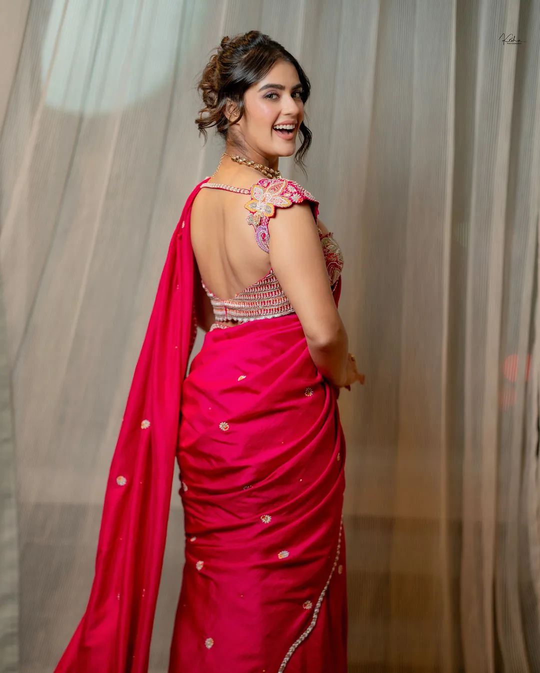 Kavya Thapar Stunning Looks in Saree