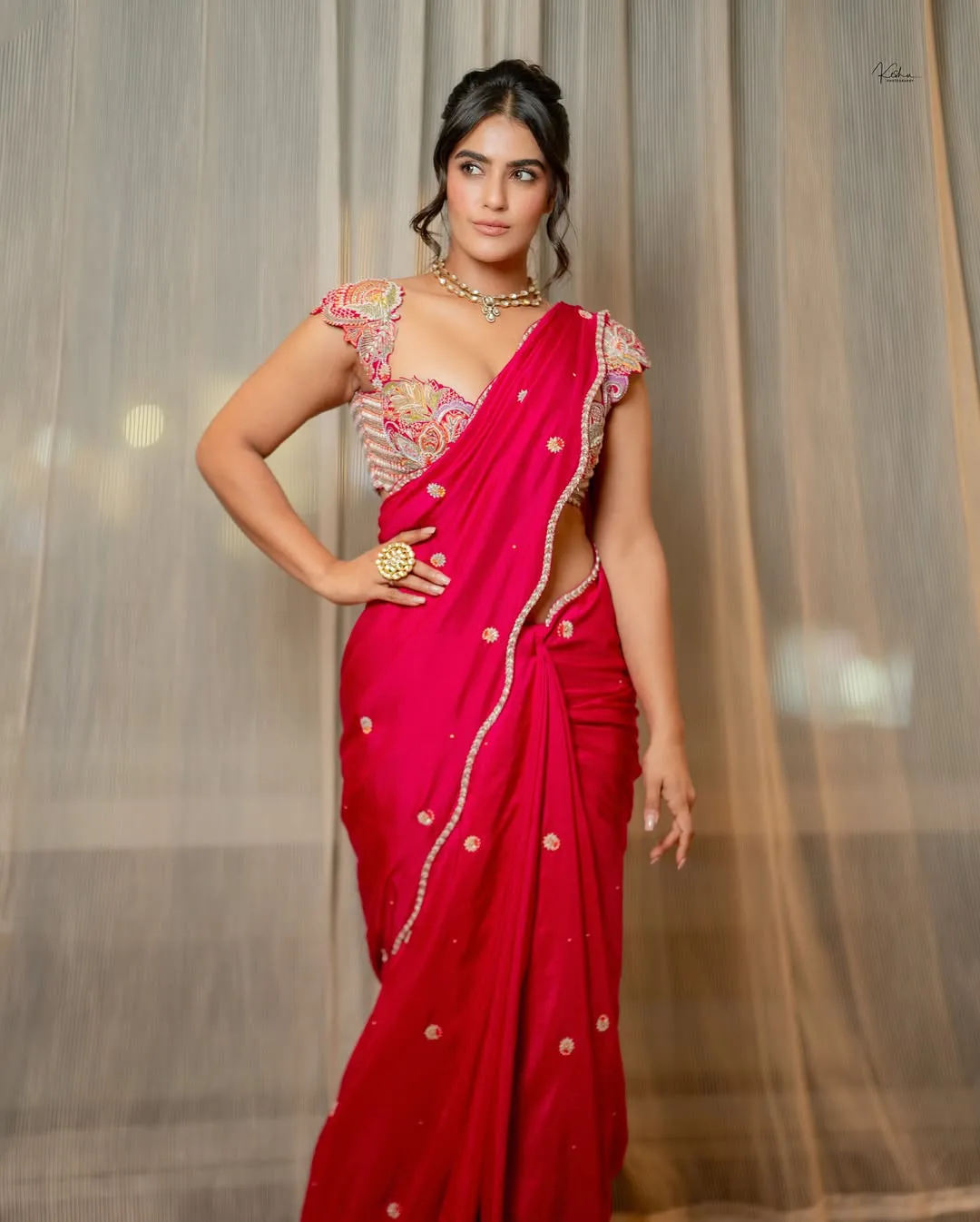 Kavya Thapar Stunning Looks in Saree