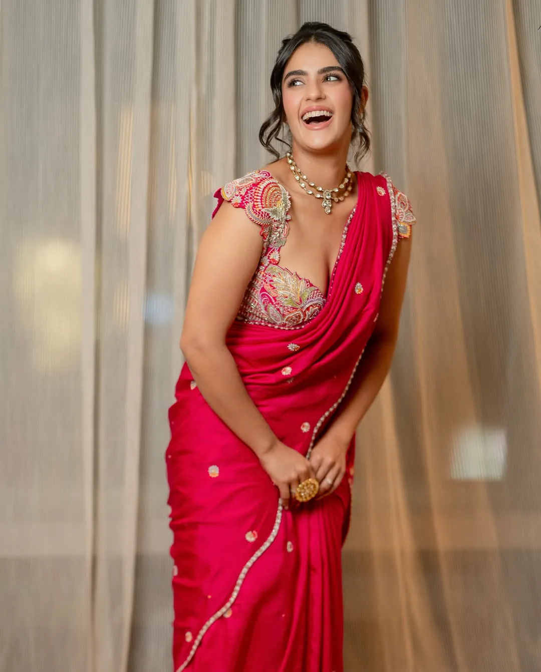 Kavya Thapar Stunning Looks in Saree