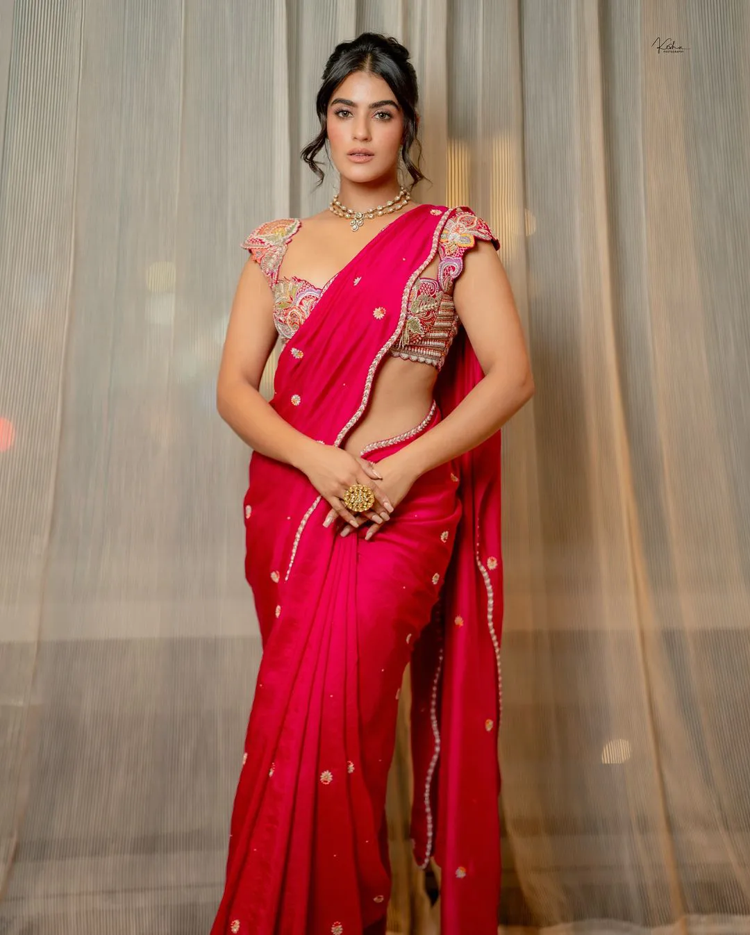 Kavya Thapar Stunning Looks in Saree
