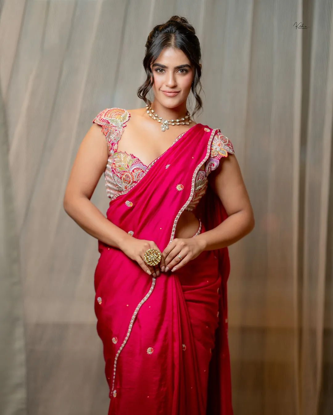 Kavya Thapar Stunning Looks in Saree