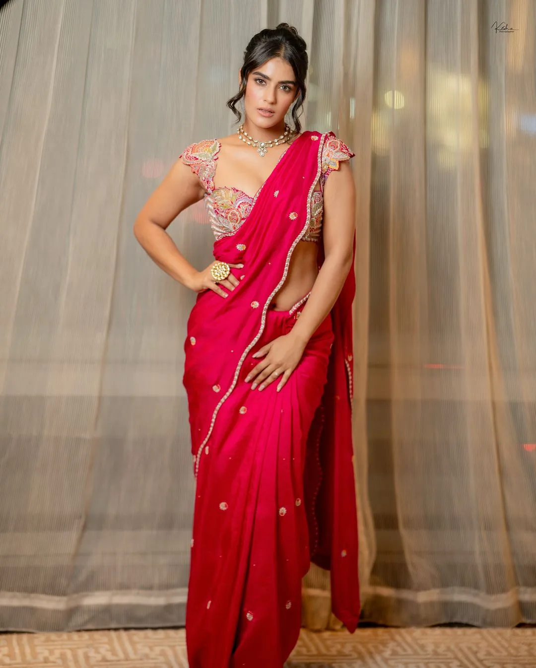 Kavya Thapar Stunning Looks in Saree