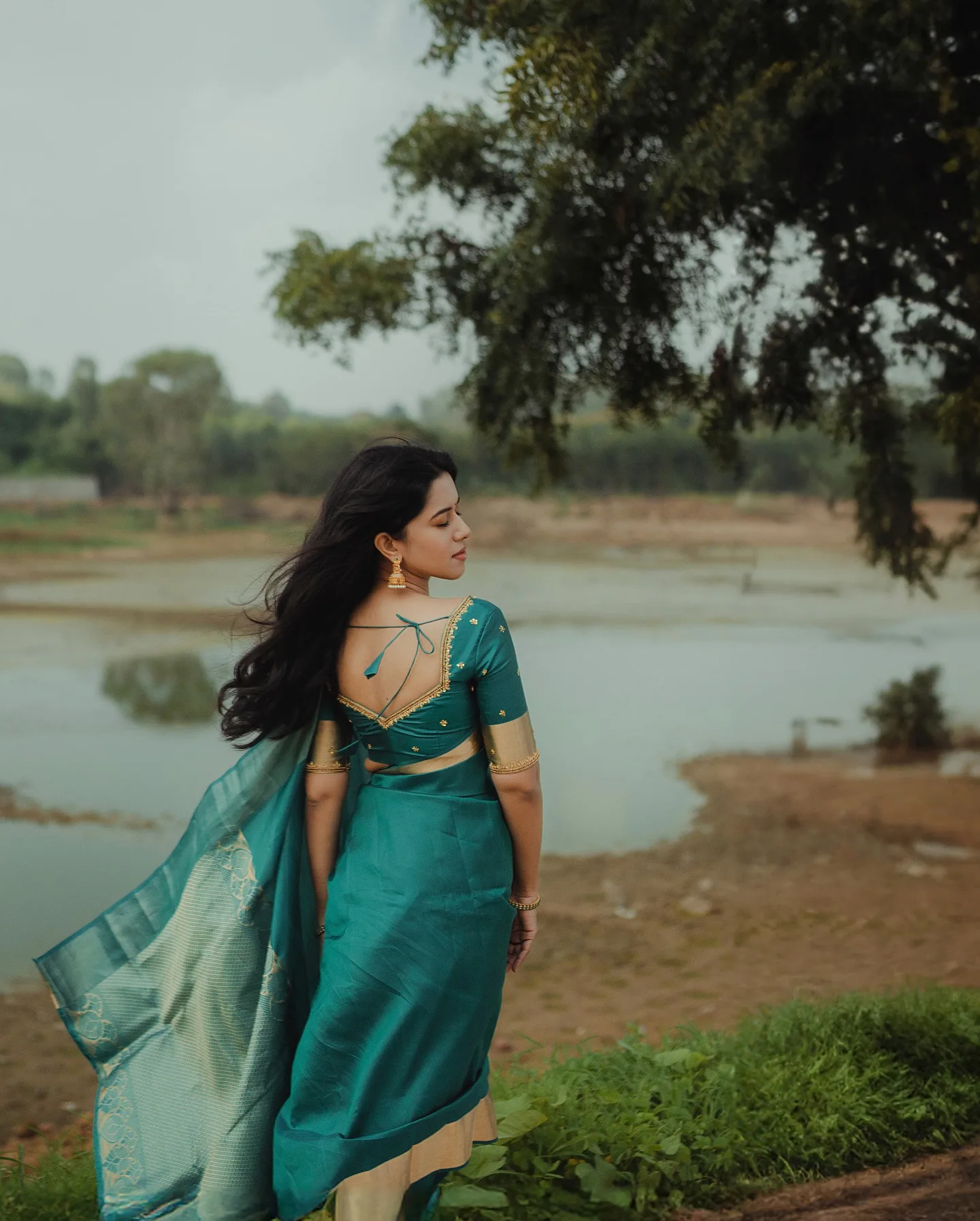 Mirnalini Ravi Melting Hearts with Saree Looks