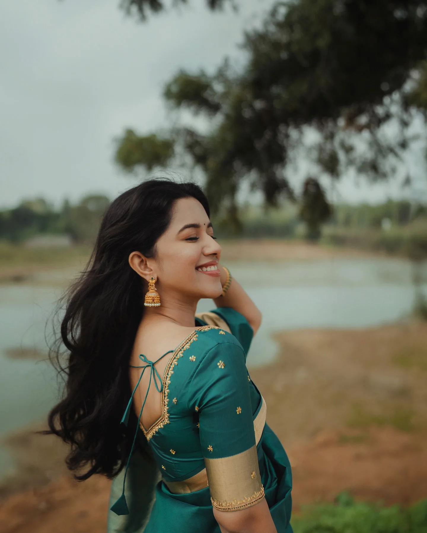 Mirnalini Ravi Melting Hearts with Saree Looks