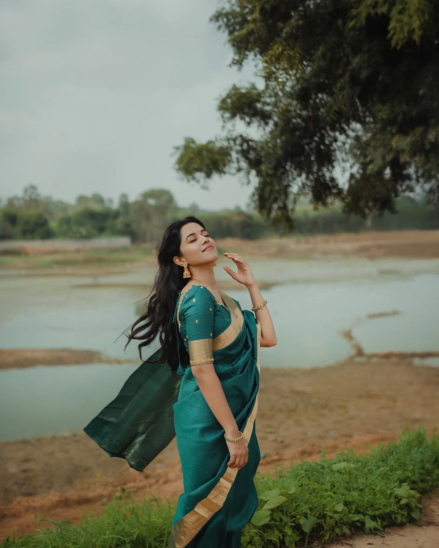 Mirnalini Ravi Melting Hearts with Saree Looks