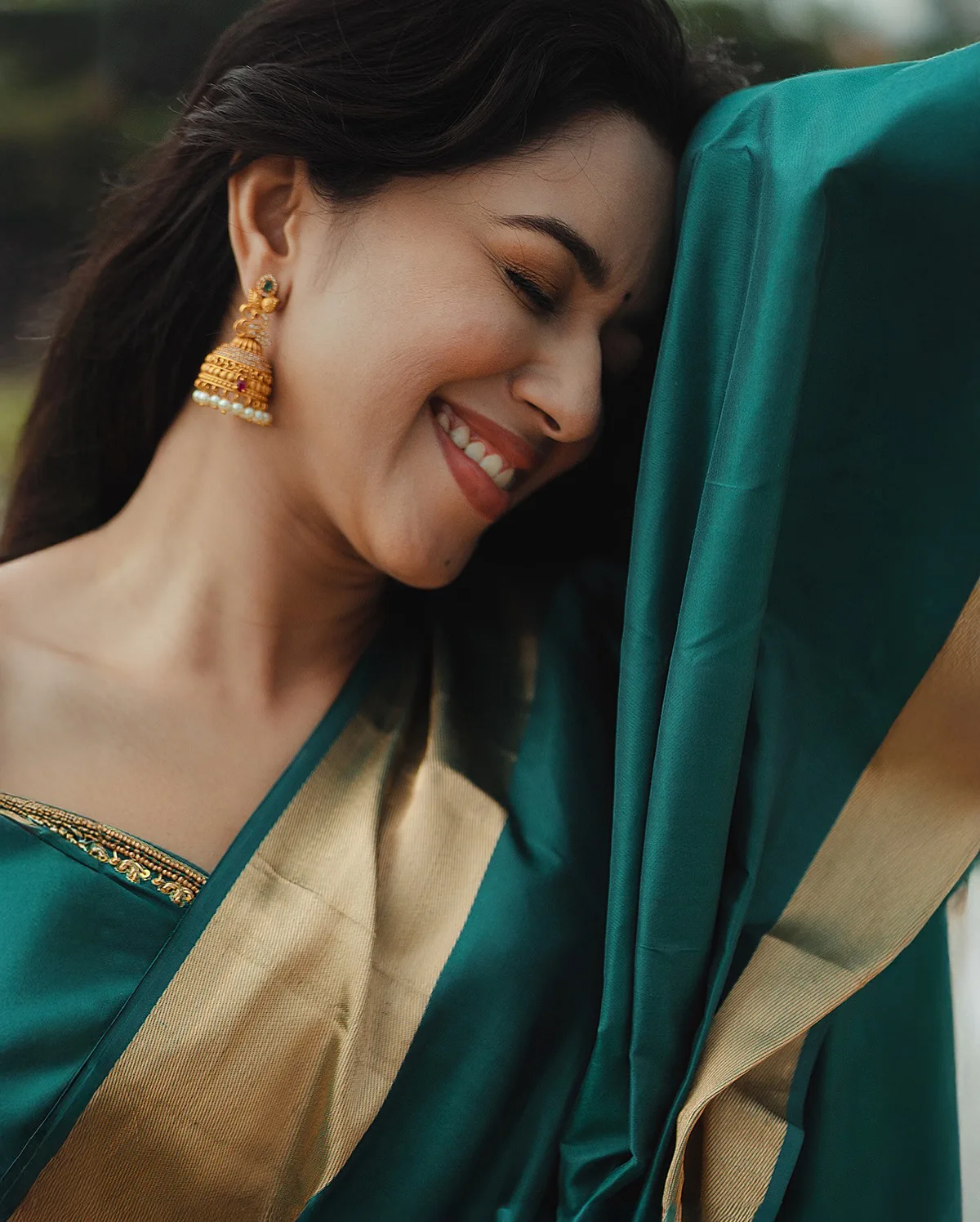 Mirnalini Ravi Melting Hearts with Saree Looks