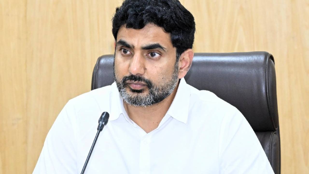 మీరు నా నెత్తిన పెట్టిపోయిన బకాయిలు అక్షరాలా రూ.6,500 కోట్లు: నారా లోకేశ్ మీరు నా నెత్తిన పెట్టిపోయిన బకాయిలు అక్షరాలా రూ.6,500 కోట్లు: నారా లోకేశ్