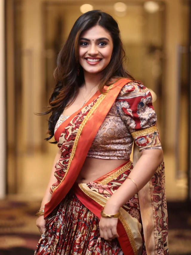 Nayan Sarika Elegant her Beauty in KA Movie Promotions