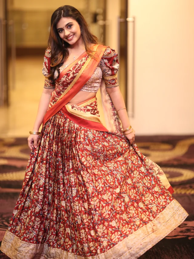 Nayan Sarika Elegant her Beauty in KA Movie Promotions