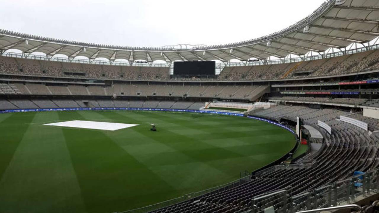 IND vs AUS: పెర్త్ టెస్టులో టాసే కీలకం.. తొలుత బ్యాటింగ్ చేసే జట్టుదే విజయమా? గణాంకాలు ఇలా.. IND vs AUS: పెర్త్ టెస్టులో టాసే కీలకం.. తొలుత బ్యాటింగ్ చేసే జట్టుదే విజయమా? గణాంకాలు ఇలా..