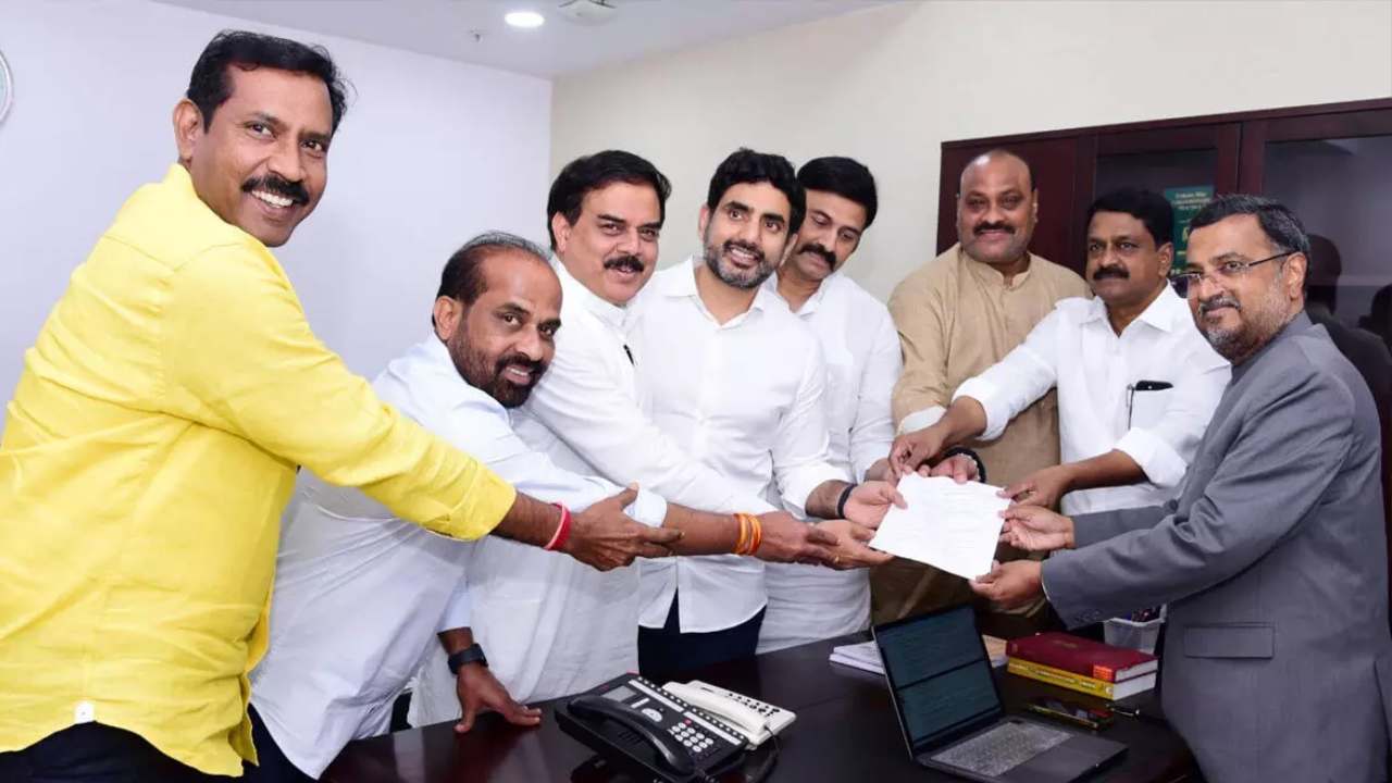 AP Assembly: ఏపీ అసెంబ్లీలో ఐదు బిల్లులు ప్రవేశపెట్టనున్న రాష్ట్ర ప్రభుత్వం.. అవేమిటంటే? AP Assembly: ఏపీ అసెంబ్లీలో ఐదు బిల్లులు ప్రవేశపెట్టనున్న రాష్ట్ర ప్రభుత్వం.. అవేమిటంటే?