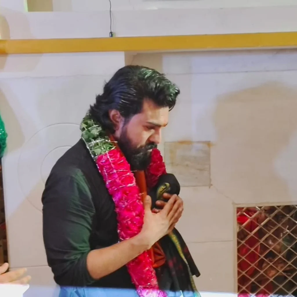 Ram Charan Visits Kadapa Dargah So Many Fans Welcomed 