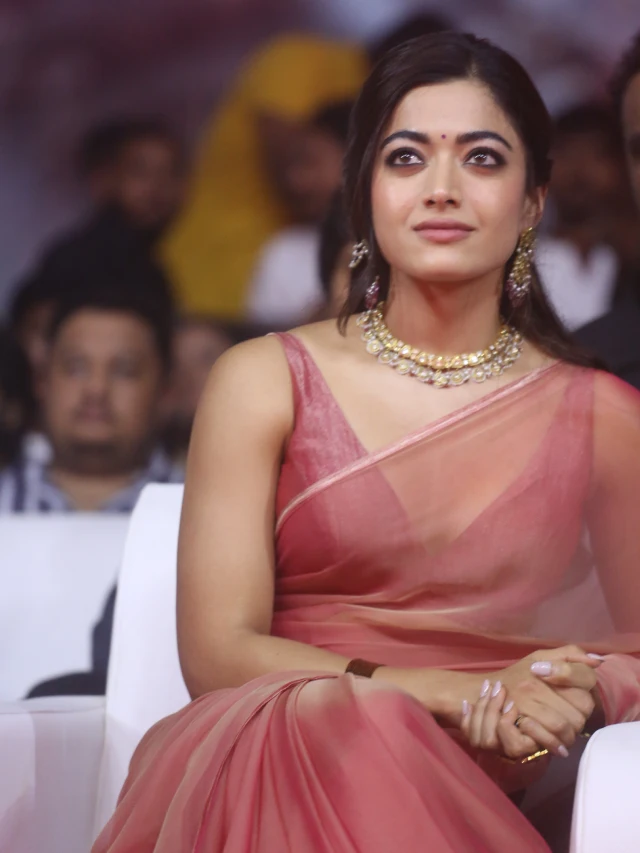 Rashmika Mandanna Cute Looks in Saree