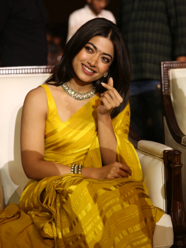 Rashmika Mandanna Cute Photos in Saree
