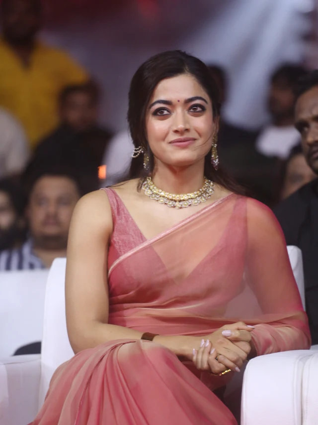 Rashmika Mandanna Cute Looks in Saree