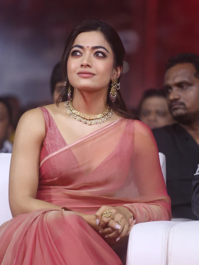 Rashmika Mandanna Cute Looks in Saree