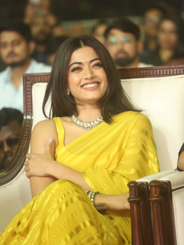Rashmika Mandanna Cute Photos in Saree