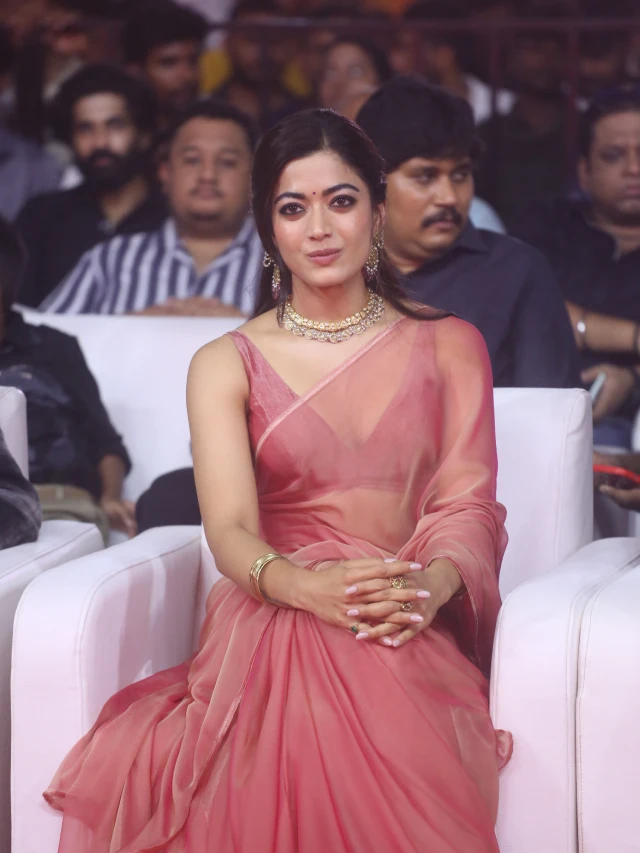 Rashmika Mandanna Cute Looks in Saree