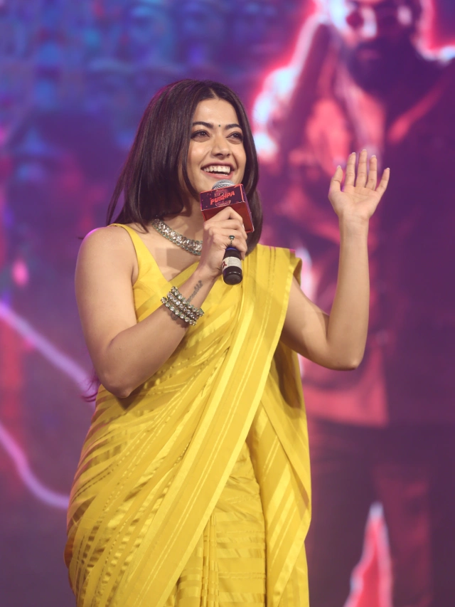 Rashmika Mandanna Cute Photos in Saree
