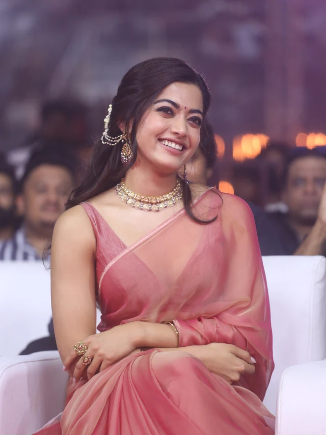 Rashmika Mandanna Cute Looks in Saree