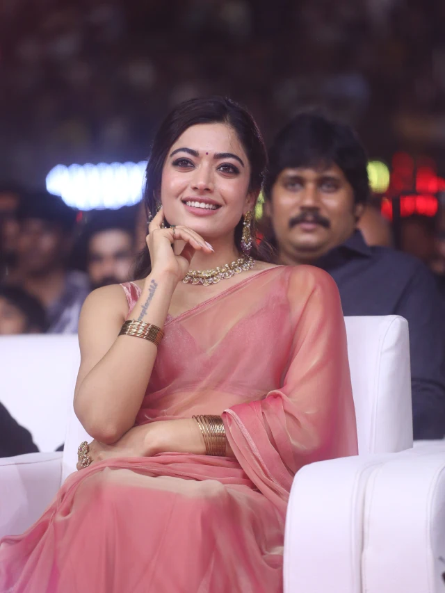 Rashmika Mandanna Cute Looks in Saree