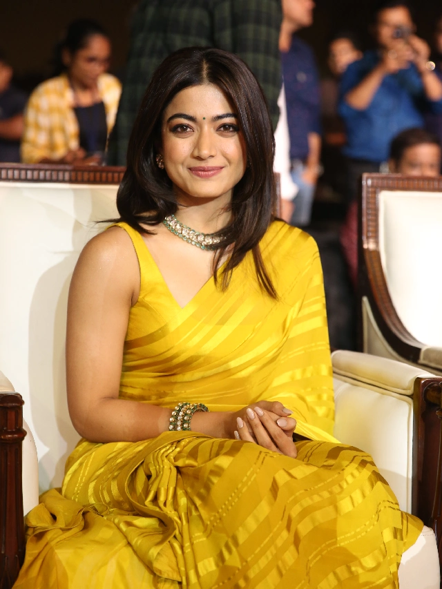 Rashmika Mandanna Cute Photos in Saree