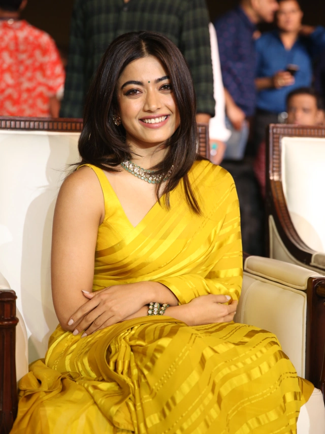 Rashmika Mandanna Cute Photos in Saree