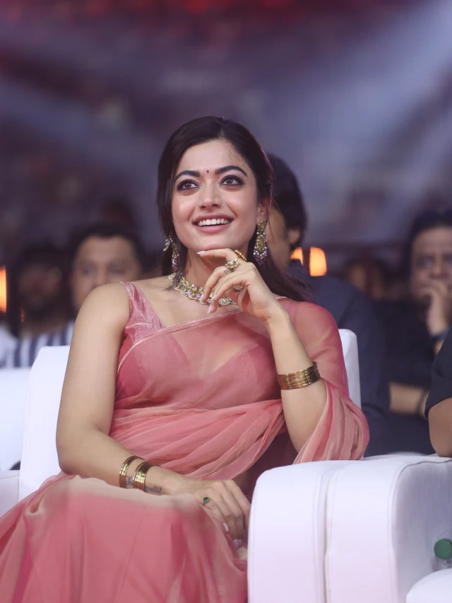 Rashmika Mandanna Cute Looks in Saree