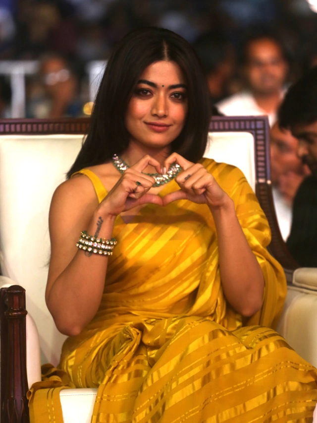 Rashmika Mandanna Cute Photos in Saree