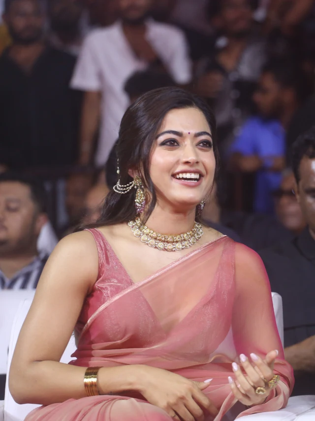 Rashmika Mandanna Cute Looks in Saree