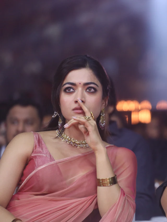 Rashmika Mandanna Cute Looks in Saree