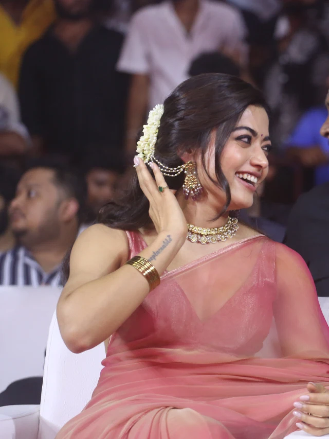 Rashmika Mandanna Cute Looks in Saree