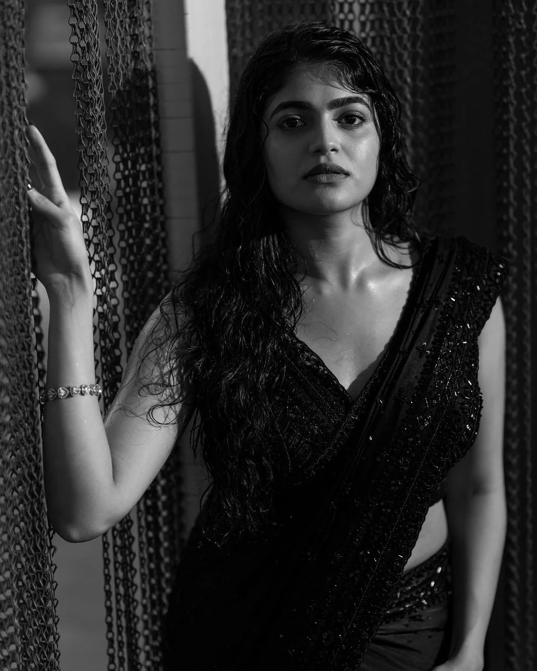 Sangeerthana Vipin Sizzling Photos in Balck Saree