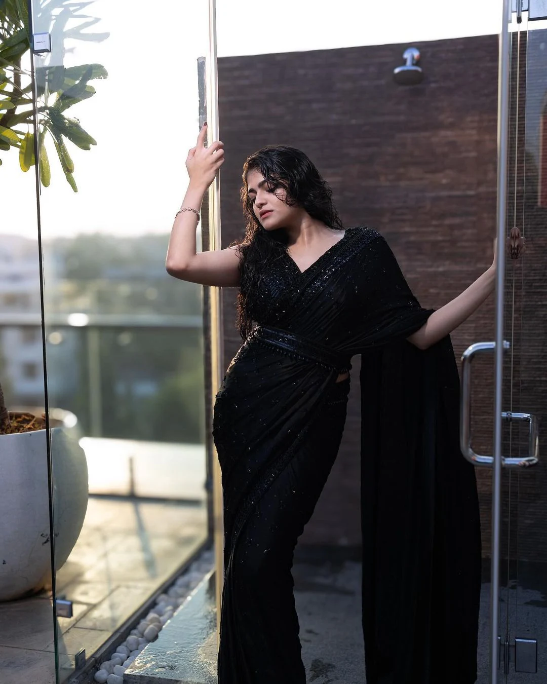 Sangeerthana Vipin Sizzling Photos in Balck Saree