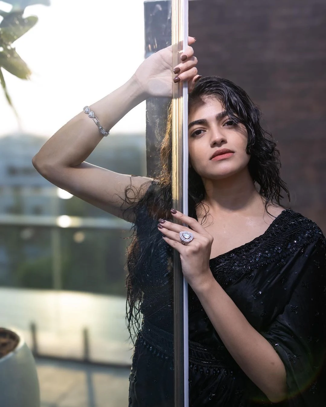 Sangeerthana Vipin Sizzling Photos in Balck Saree