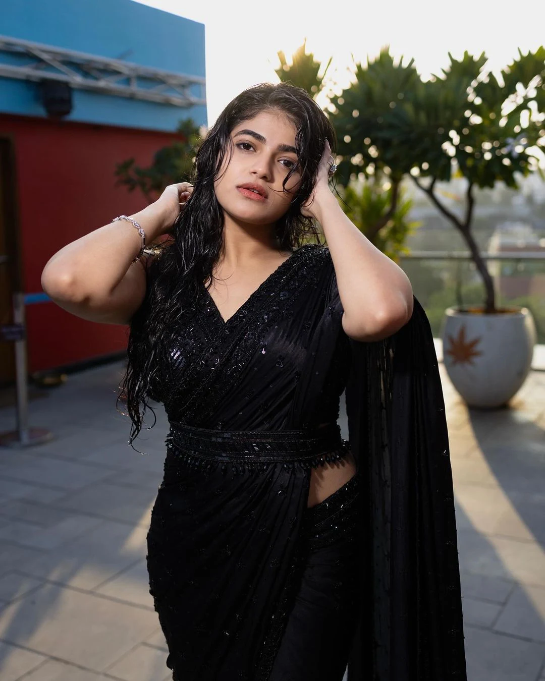 Sangeerthana Vipin Sizzling Photos in Balck Saree