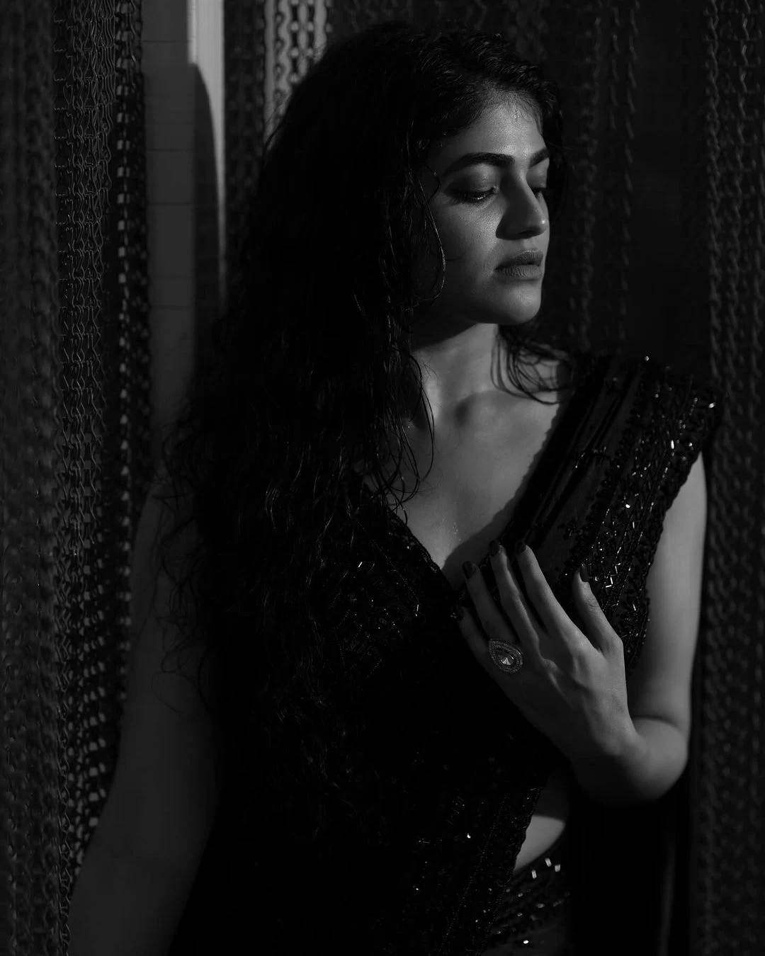 Sangeerthana Vipin Sizzling Photos in Balck Saree