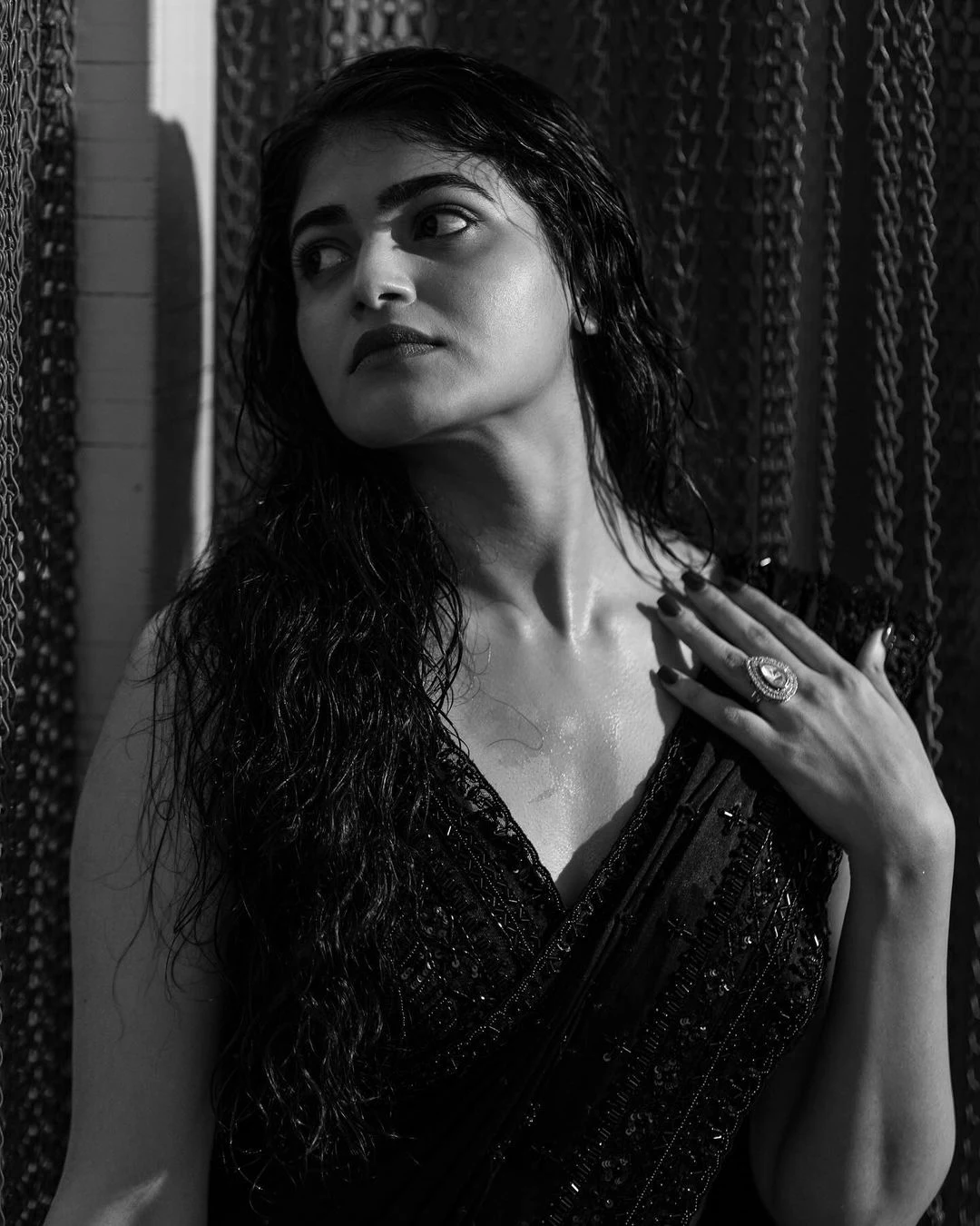 Sangeerthana Vipin Sizzling Photos in Balck Saree