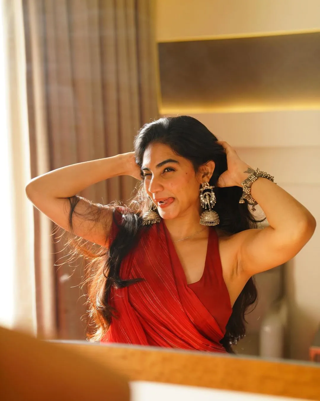 Shagna Sri Venun Sizzling Photos in Saree