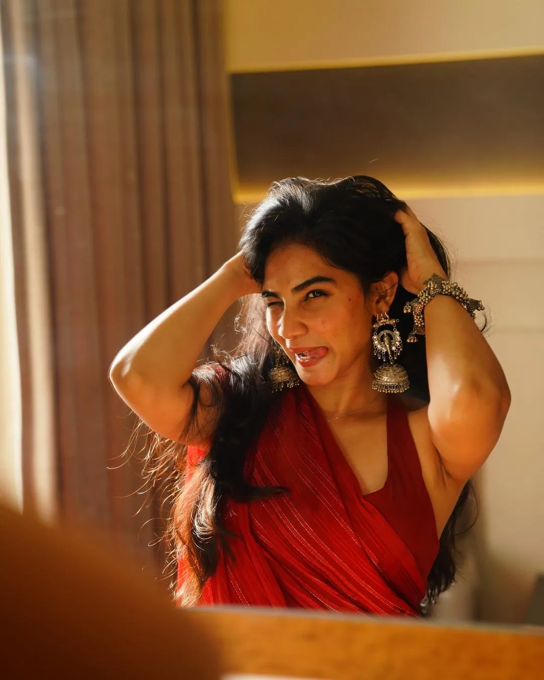 Shagna Sri Venun Sizzling Photos in Saree