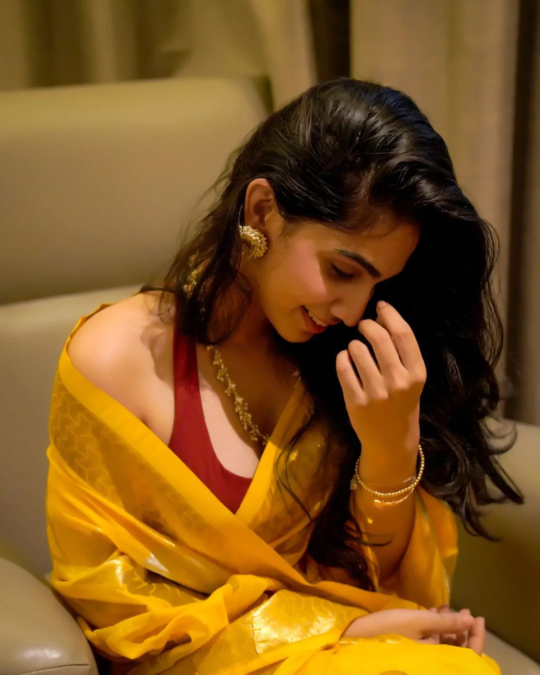 Shagna Sri Venun Sizzling Photos in Saree