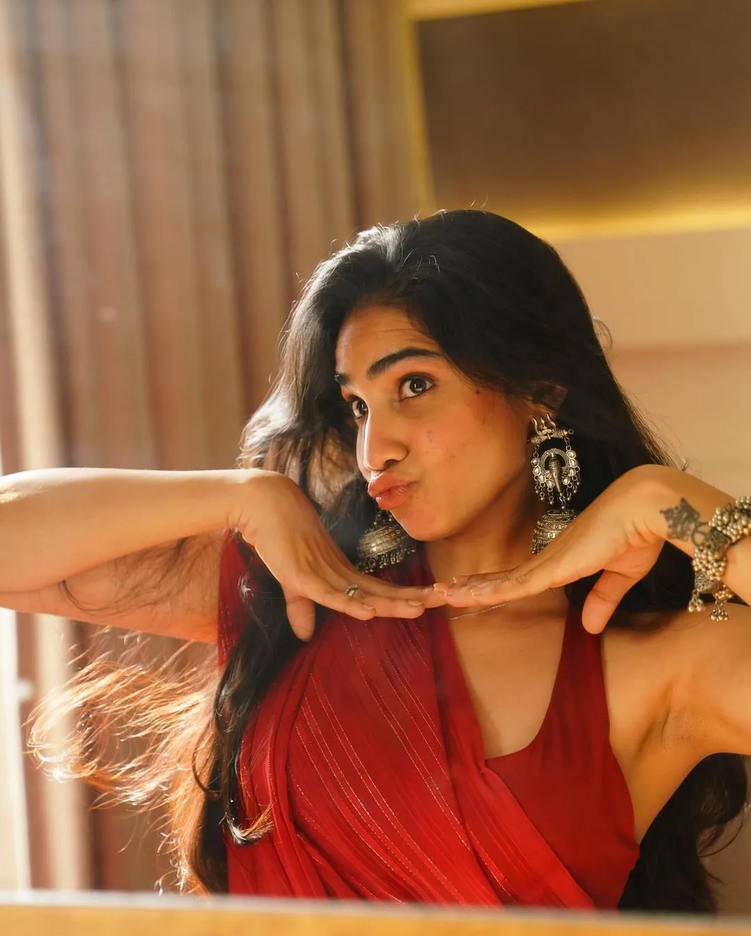 Shagna Sri Venun Sizzling Photos in Saree