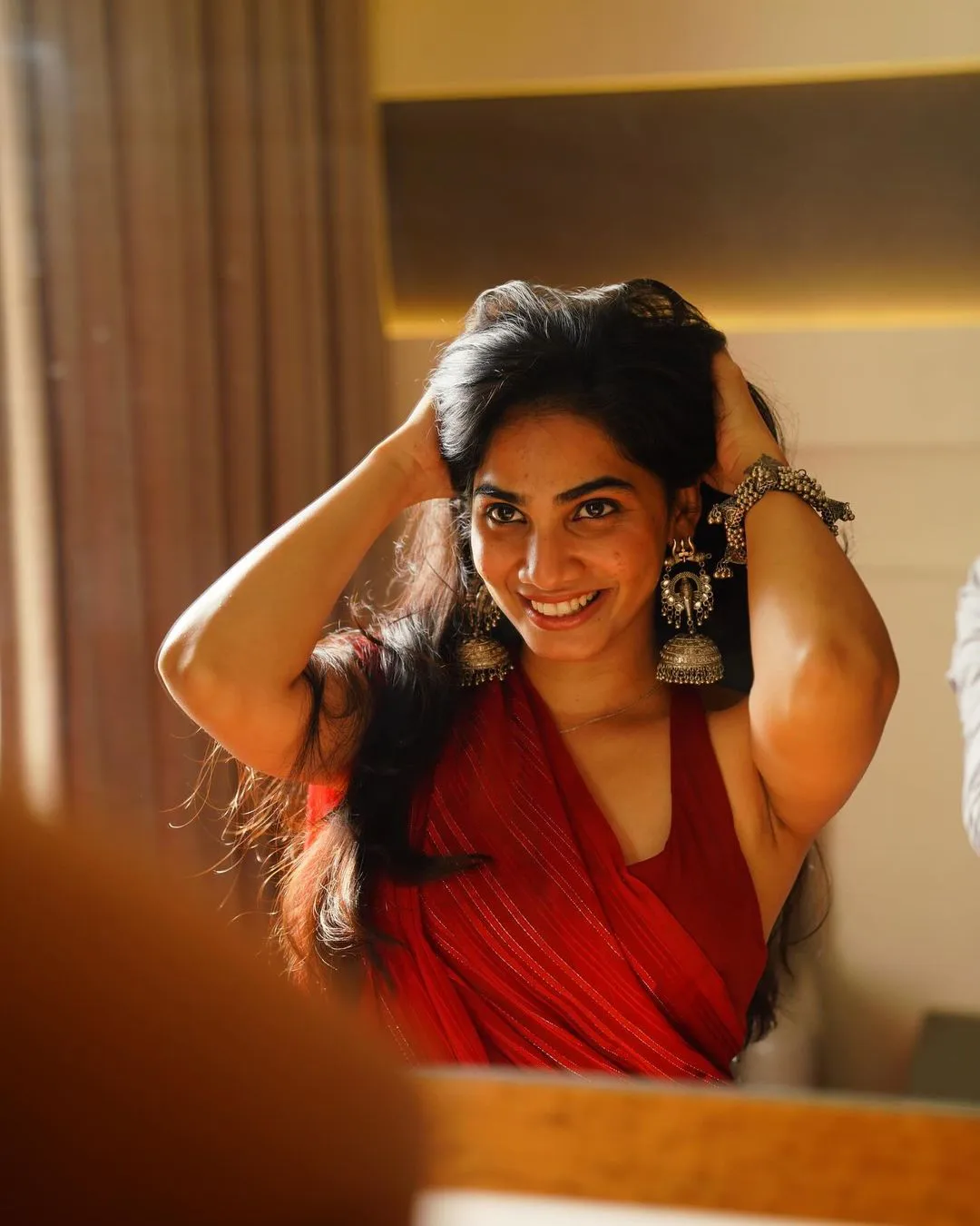 Shagna Sri Venun Sizzling Photos in Saree