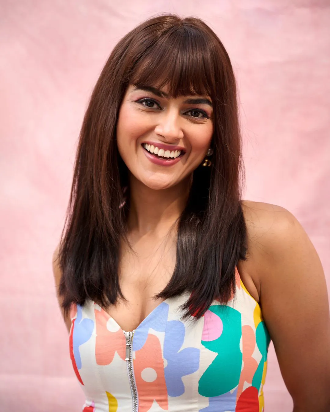 Shraddha Srinath Photos with Cute Hair Style