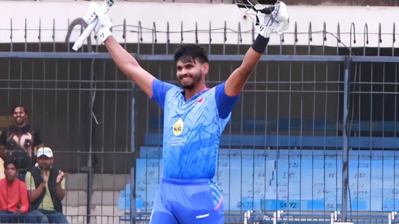 Shreyas Iyer : ఐపీఎల్ వేలానికి ఒక్క రోజు ముందు.. భారీ సెంచరీతో చెలరేగిన శ్రేయస్ అయ్యర్.. కాసుల వర్షం? Shreyas Iyer : ఐపీఎల్ వేలానికి ఒక్క రోజు ముందు.. భారీ సెంచరీతో చెలరేగిన శ్రేయస్ అయ్యర్.. కాసుల వర్షం?