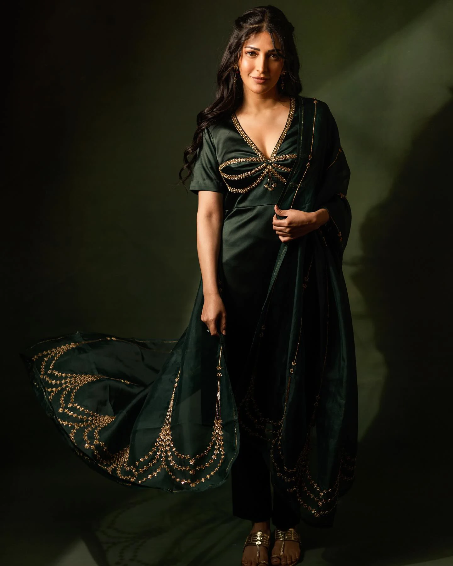 Shruti Haasan Shines in Simple Dress