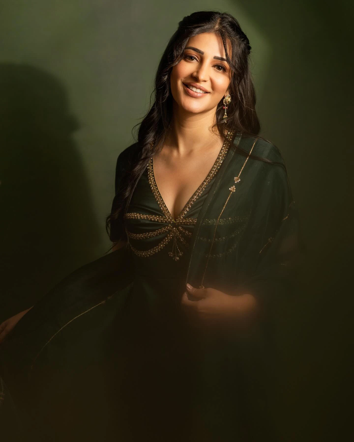Shruti Haasan Shines in Simple Dress